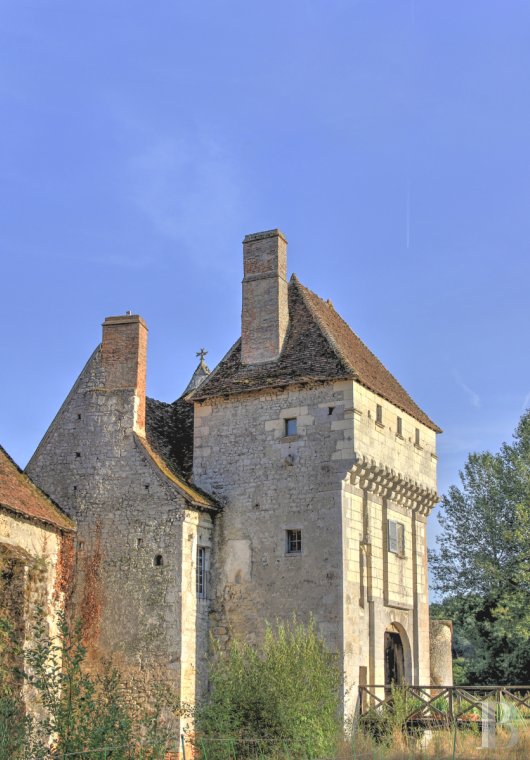 En Touraine, près de Loches, un ancien château-monastère et son domaine de 150 hectares - photo  n°2